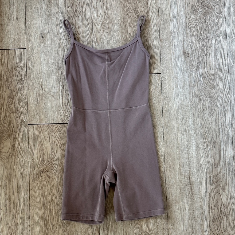 Aritzia Wilfred Women’s Deep Taupe Freestyle 7” Romper
